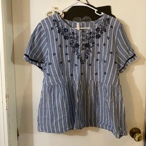 Xhilaration XL embroidered peplum shirt